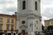 przed-budynkiem-muzeum